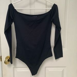 Aritzia Contour Off-Shoulder Longsleeve Bodysuit size M